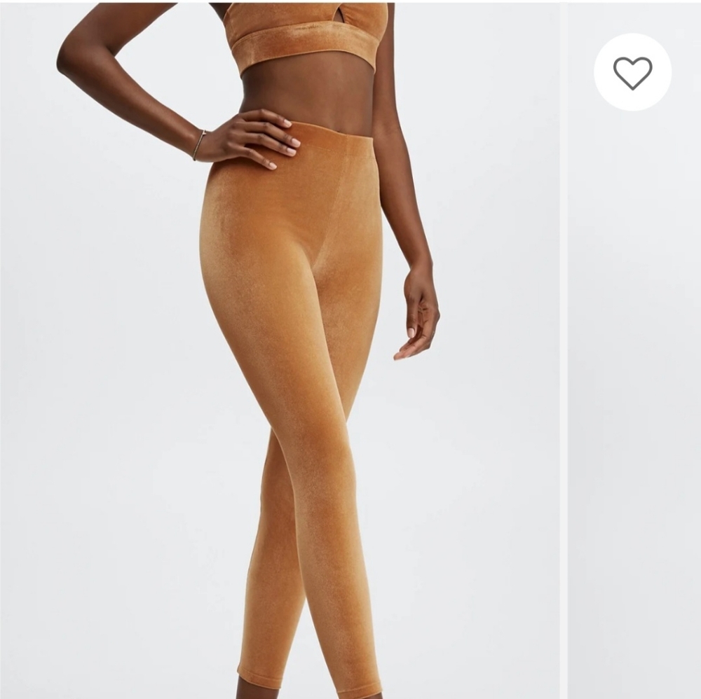 Size M Velour Fabletics Leggings Light Honey, velvet leggings NWOT. Never worn.